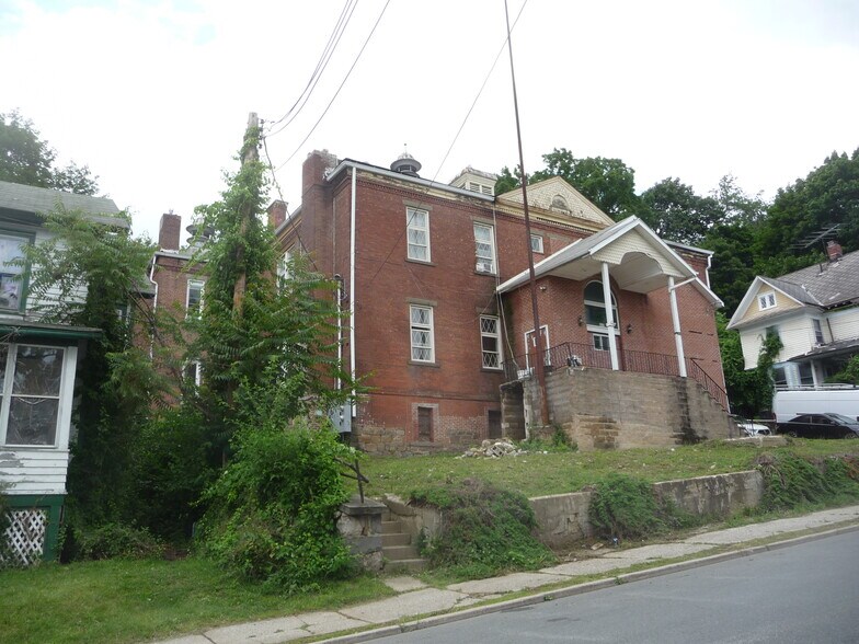 More Photos Of 137-139 Linden Ave, Middletown Religious Facility For Lease