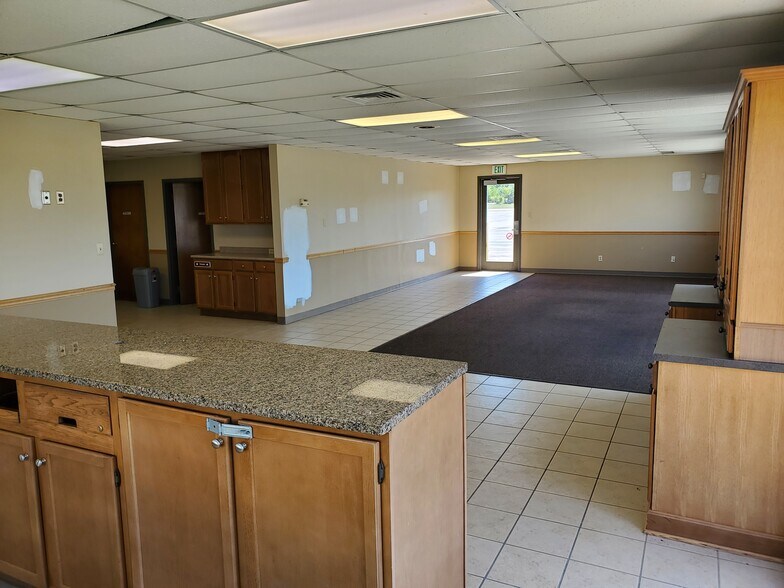 More Photos Of 426 W Ludwig Rd, Fort Wayne Storefront Retail Office For Lease
