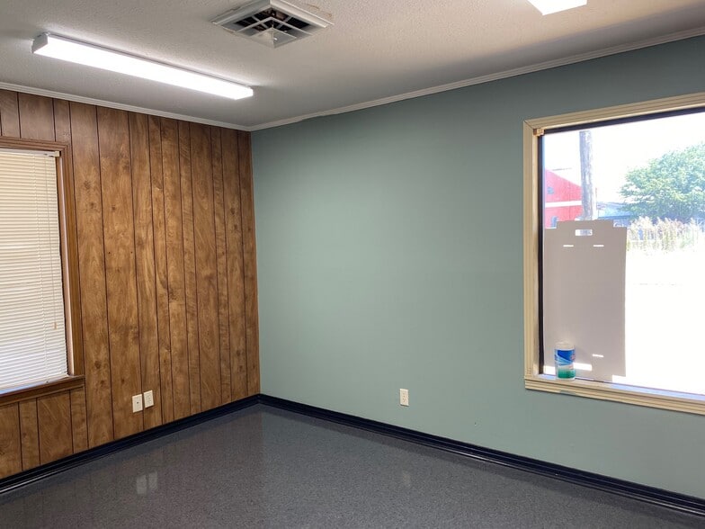 More Photos Of 1824 3rd Ave N, Columbus Light Manufacturing For Lease