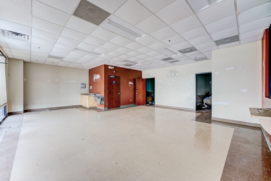 More Photos Of 324 Fm-1960 Rd, Houston General Retail For Sale