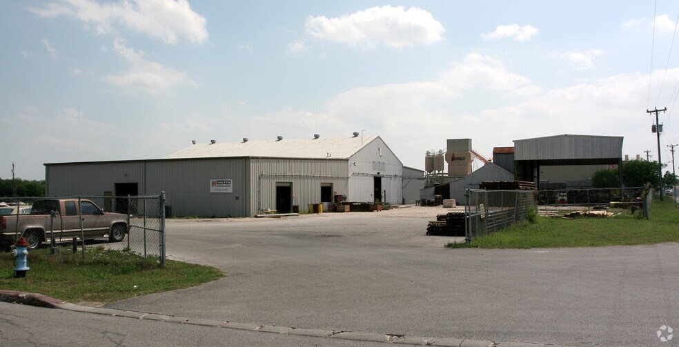 More Photos Of 402 Gibbs Sprawl Rd, Converse Manufacturing For Lease