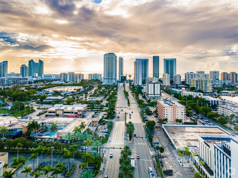 More Photos Of 2100 E Hallandale Beach Blvd, Hallandale Beach Office For Lease