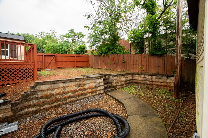 More Photos Of 1746 Hazelwood Dr SE, Marietta Office For Sale