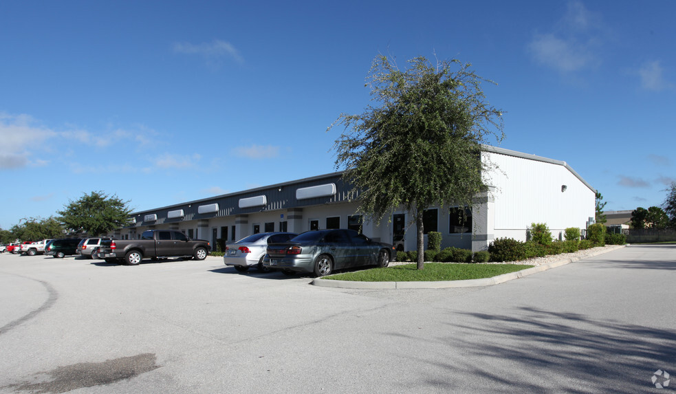 Primary Photo Of 735 NE 19TH Pl, North Fort Myers Warehouse For Lease