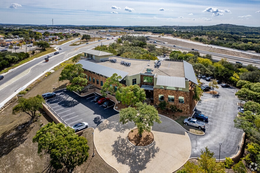 More Photos Of 1580 S Main St, Boerne Medical For Lease
