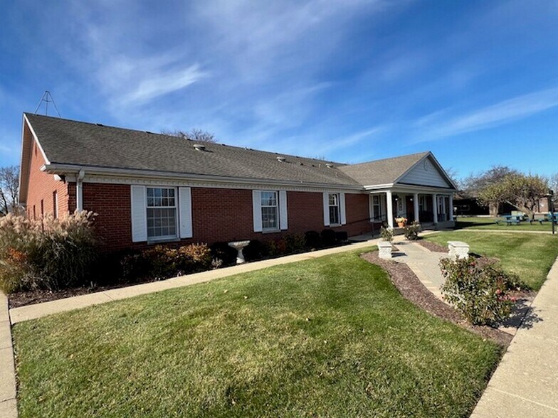 More Photos Of 2030 N Seminary, Woodstock Office For Lease