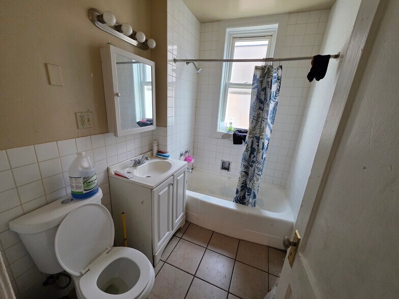 More Photos Of 3742 W Montrose Ave, Chicago Apartments For Sale