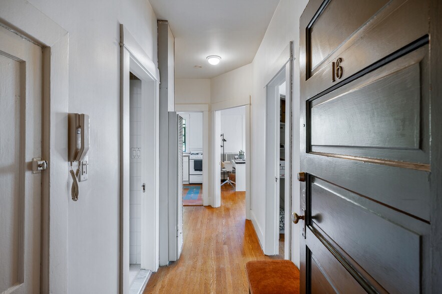 More Photos Of 1052 E Thomas St, Seattle Apartments For Sale