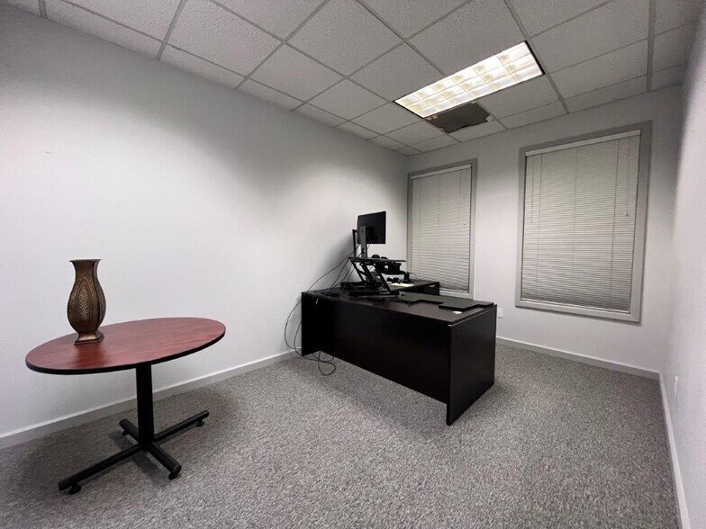 More Photos Of 415 Knollcrest Dr, Redding Office For Sale