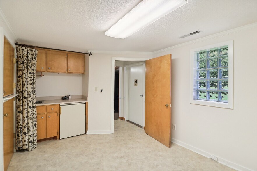More Photos Of 1007 Carthage St, Sanford Medical For Lease