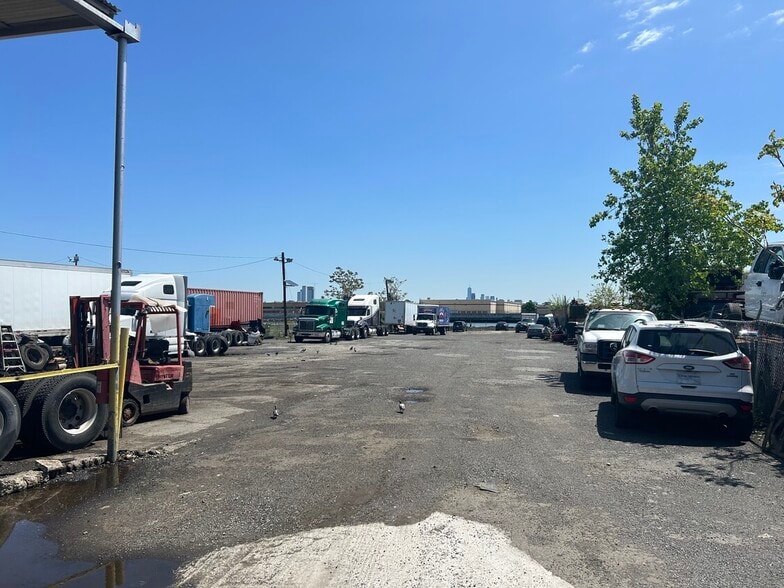 More Photos Of 184-188 Doremus Ave, Newark Distribution For Sale