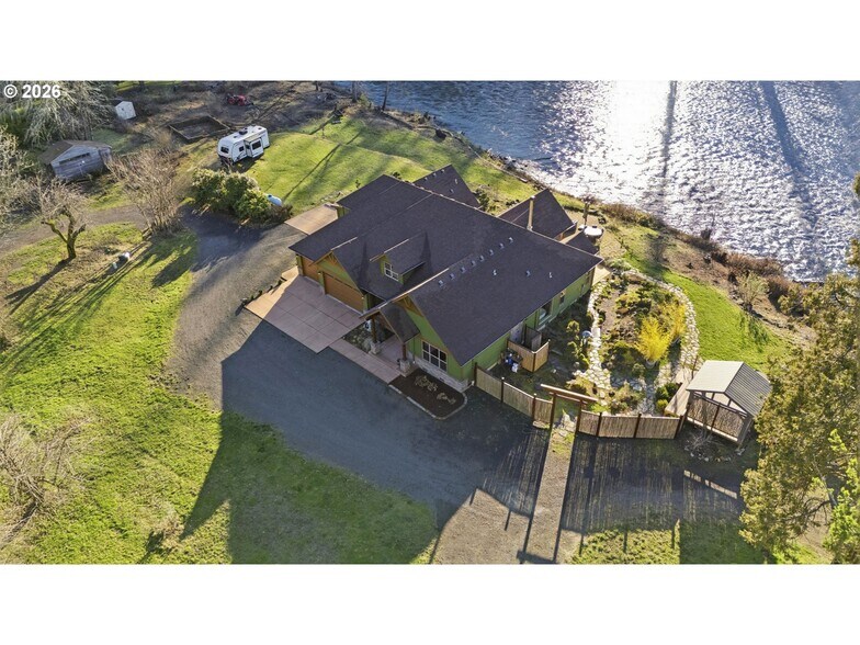 More Photos Of 49164 McKenzie Hwy, Vida Lodge Meeting Hall For Sale