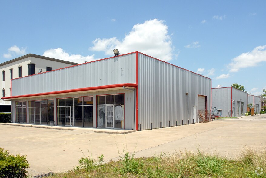 More Photos Of 6242 Richmond Ave, Houston Warehouse For Sale