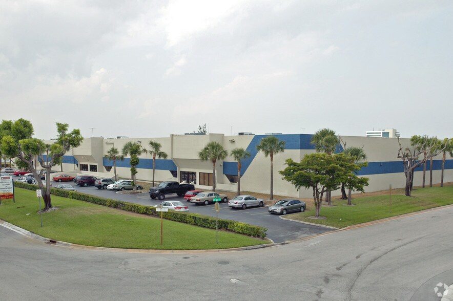 More Photos Of 2011-2031 NW 89th Pl, Miami Showroom For Lease
