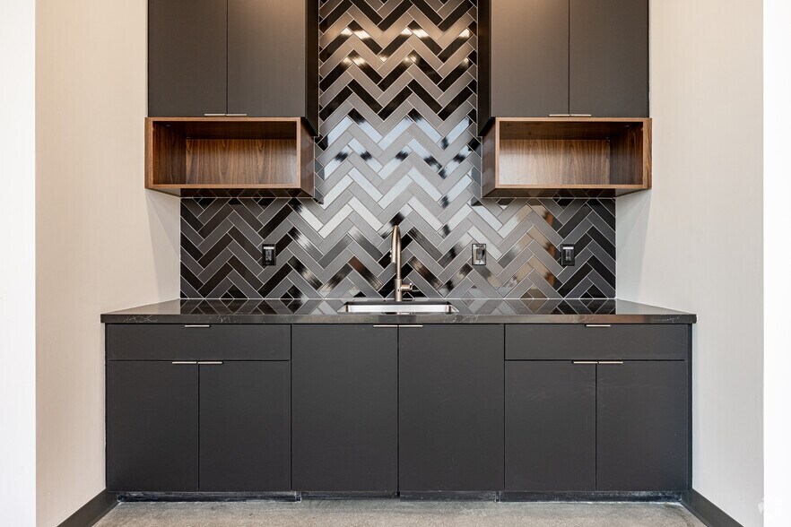 More Photos Of 4416 Azusa Canyon Rd, Irwindale Distribution For Sale