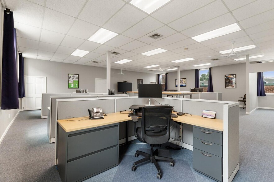 More Photos Of 7 Foster St, Wakefield Office For Sale
