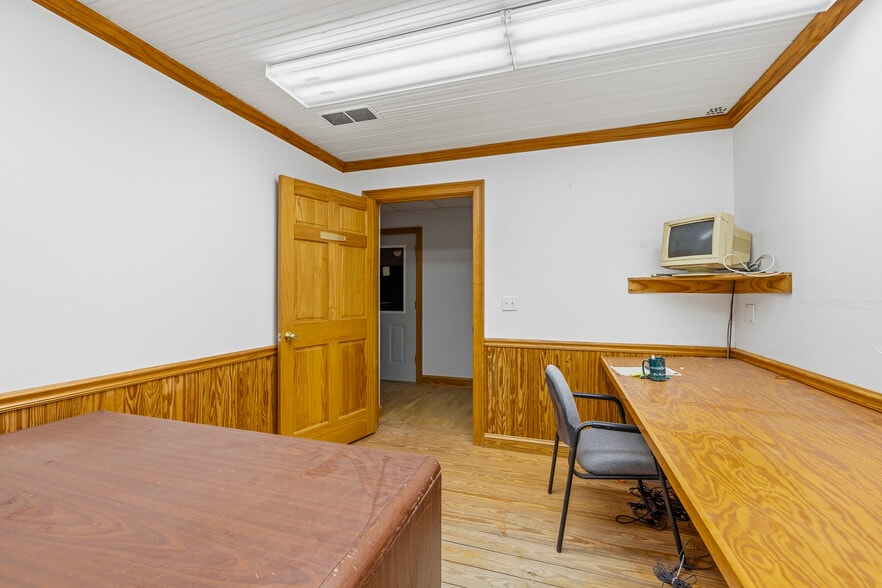 More Photos Of 966 Greensboro Rd, Eatonton Flex For Lease