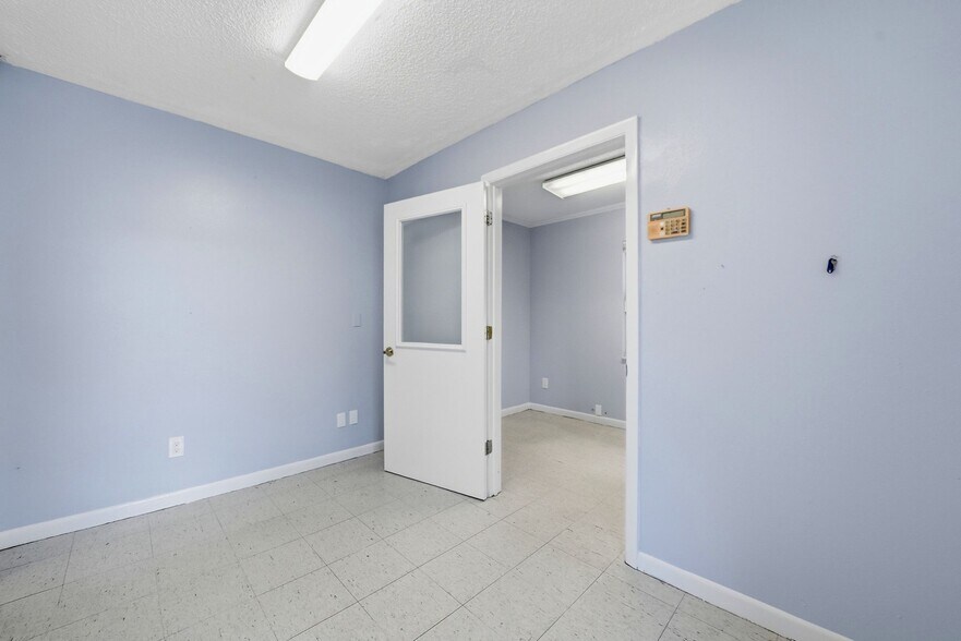 More Photos Of 2886 Whitney Rd, Clearwater Storefront Retail Residential For Sale