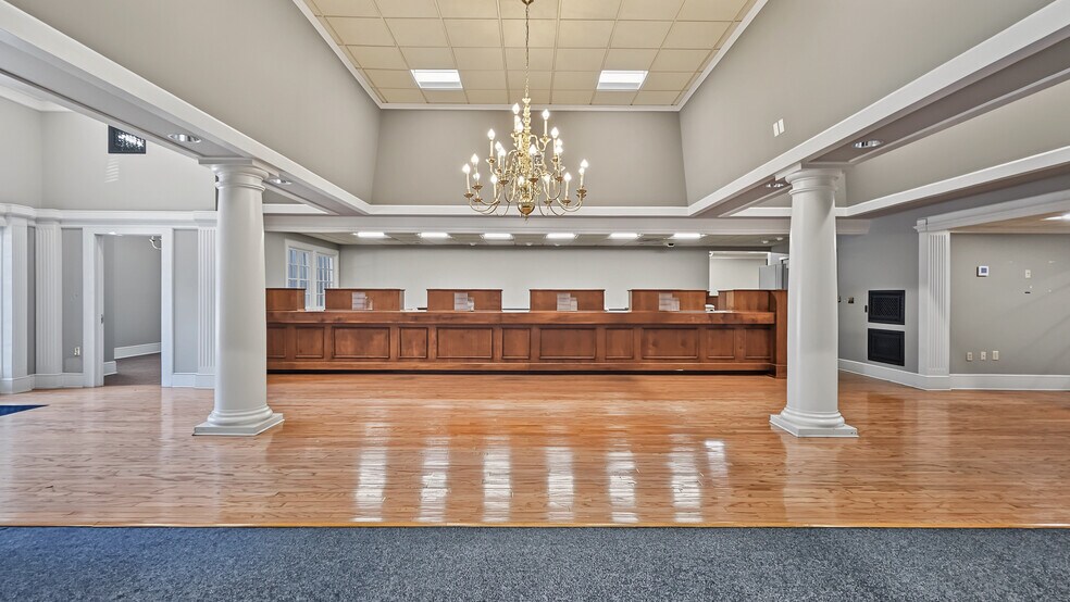 More Photos Of 112 N Jefferson St, Athens Bank For Lease