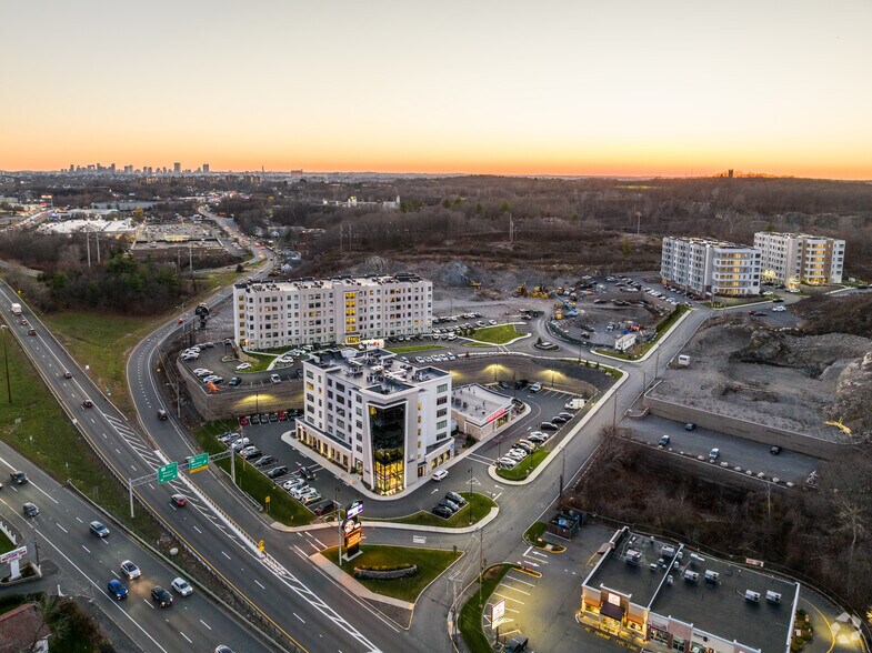 More Photos Of 1565 Broadway, Saugus Apartments For Lease