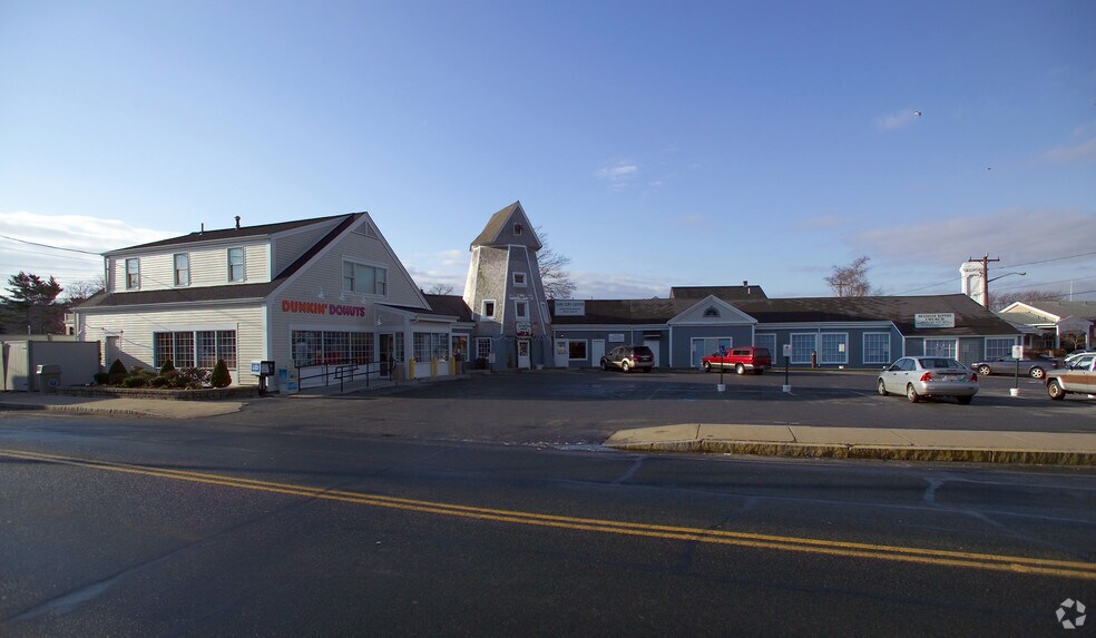 Primary Photo Of 621-631 Main St, Hyannis General Retail For Lease