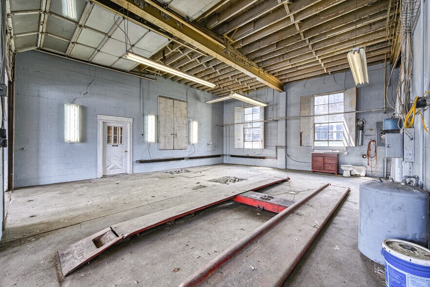 More Photos Of 74 Route 133, Winthrop Flex For Sale