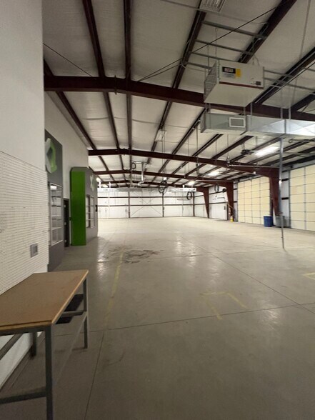 More Photos Of 66850 Executive Dr, Saint Clairsville Warehouse For Lease