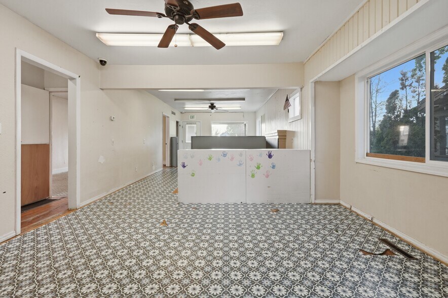 More Photos Of 819 12th Ave S, Nampa Storefront For Sale