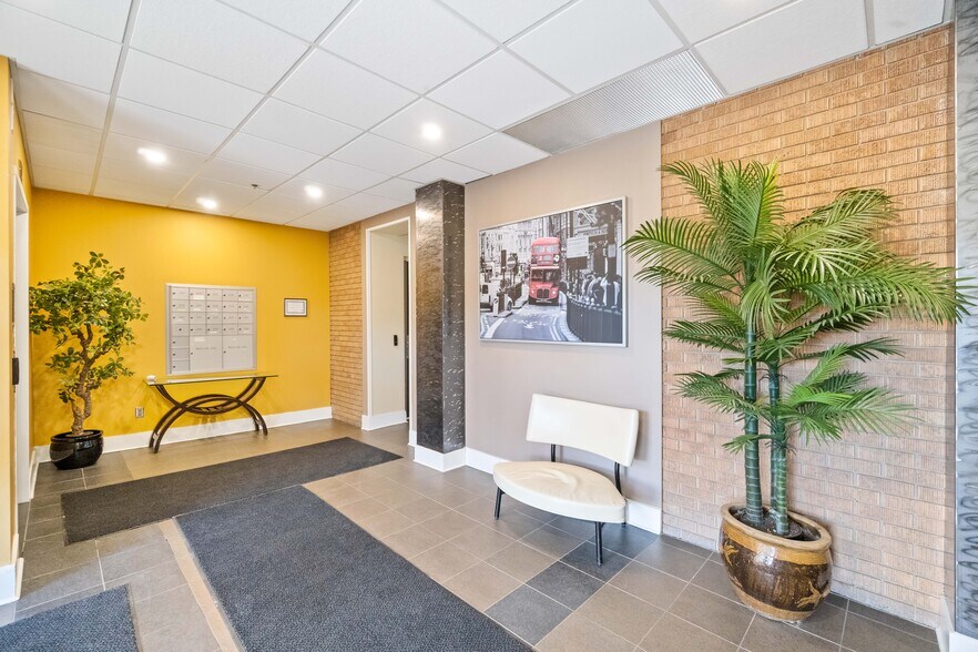 More Photos Of 11623-11633 105th Ave, Edmonton Office For Sale