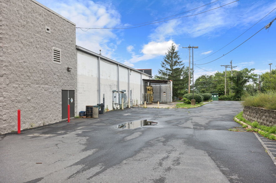 More Photos Of 1740 E Market St, Harrisonburg Storefront Retail Office For Sale