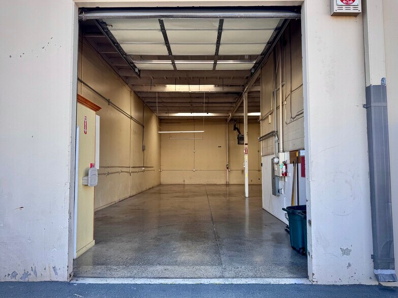 More Photos Of 2570 Leghorn St, Mountain View Flex For Lease