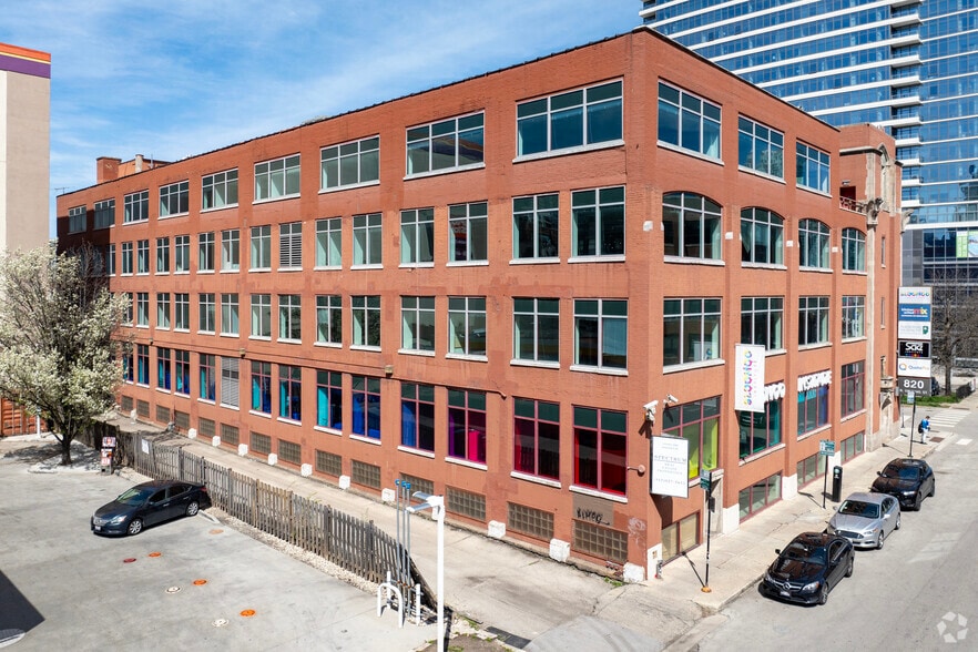 More Photos Of 820 N Orleans St, Chicago Office For Lease