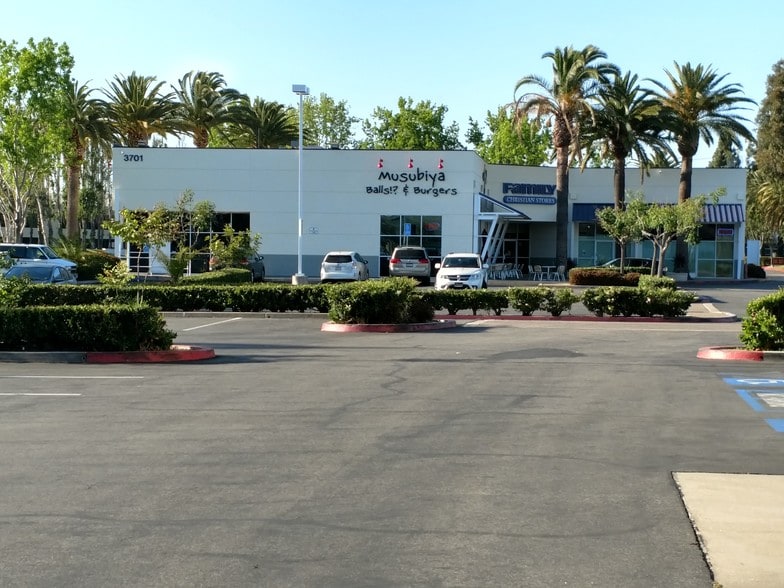 More Photos Of 3701-3801 S Harbor Blvd, Santa Ana Unknown For Lease