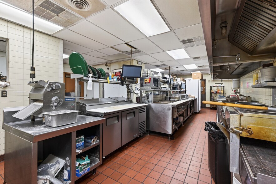 More Photos Of 17646 NE Central Ave, Ham Lake Restaurant For Sale