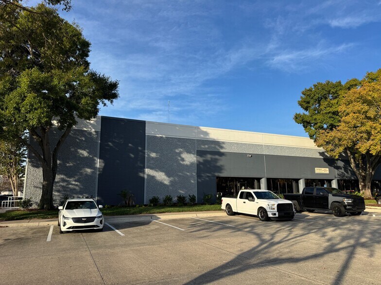 More Photos Of 121 Kelsey Ln, Tampa Unknown For Lease