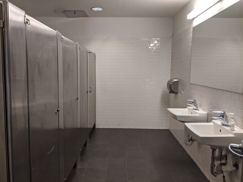 More Photos Of 63 Woodward Ave, Ridgewood Warehouse For Lease