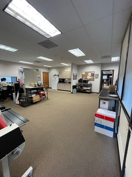 More Photos Of 7180 SW Sandburg St, Tigard Flex For Lease