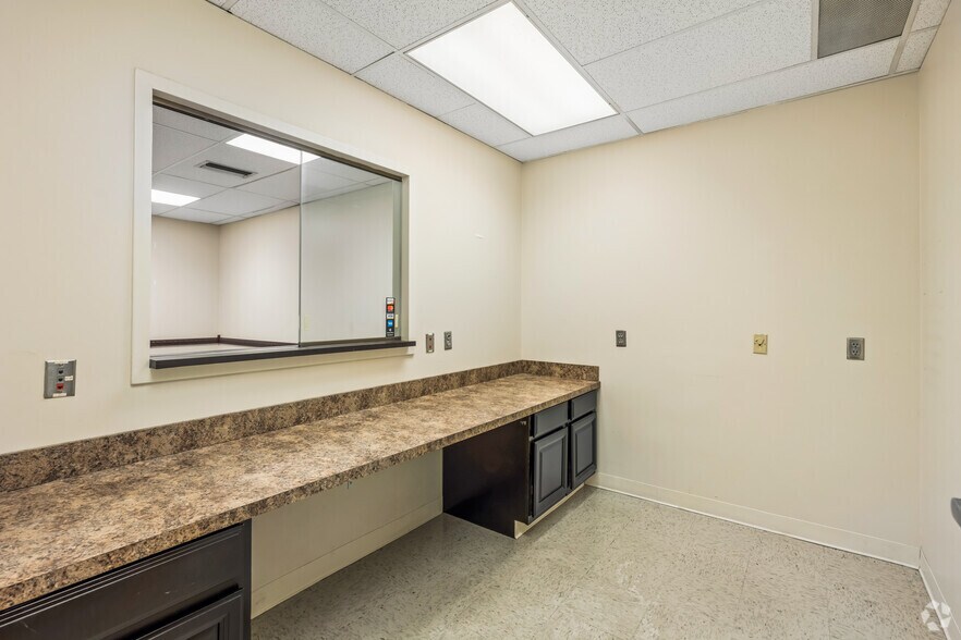 More Photos Of 644 2nd St, Alabaster Medical For Lease
