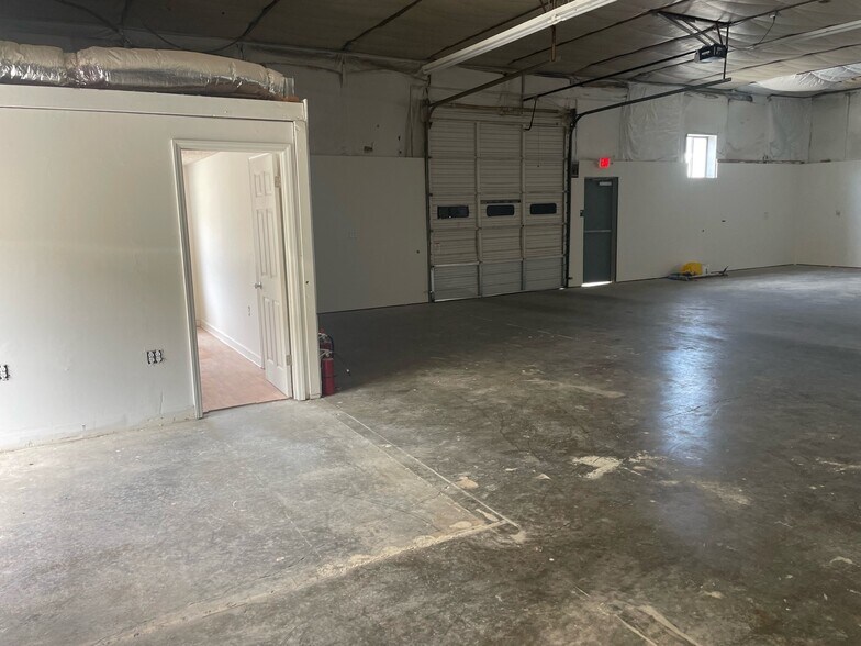 More Photos Of 4580 Charlotte Hwy, Lake Wylie Light Distribution For Lease