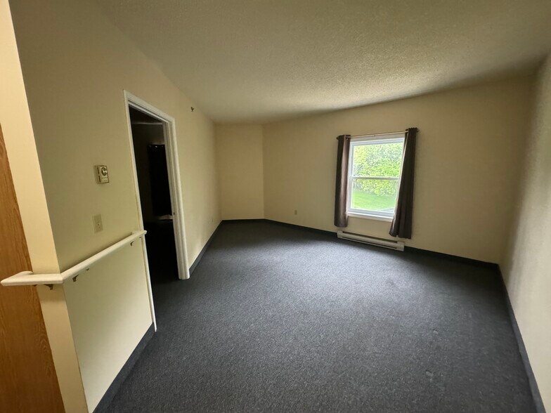 More Photos Of 725 Gibralter St, Norfolk Flex For Sale