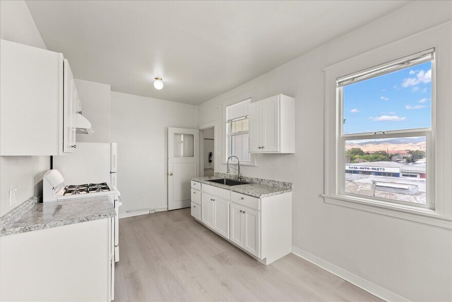 More Photos Of 950 East St, Pittsburg Apartments For Sale