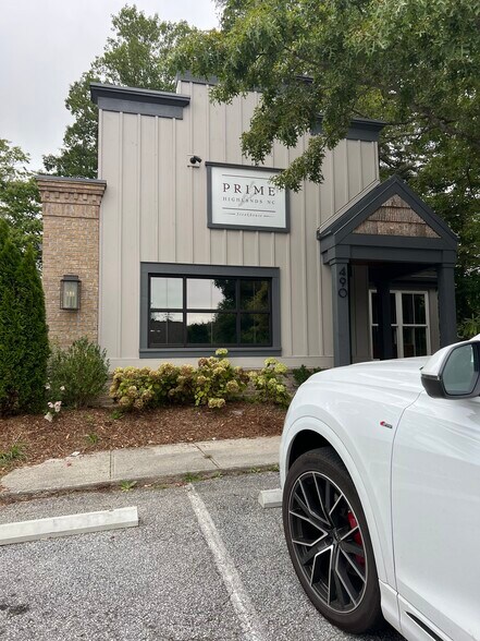 More Photos Of 430 Carolina Way, Highlands Flex For Sale
