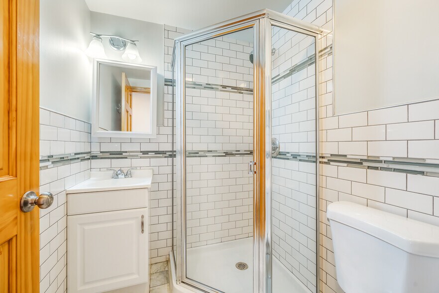 More Photos Of 2105 33rd Ave, Astoria Multifamily For Sale