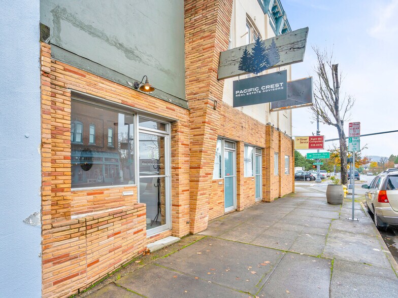 More Photos Of 811 E 1st St, Newberg Storefront Retail Residential For Lease