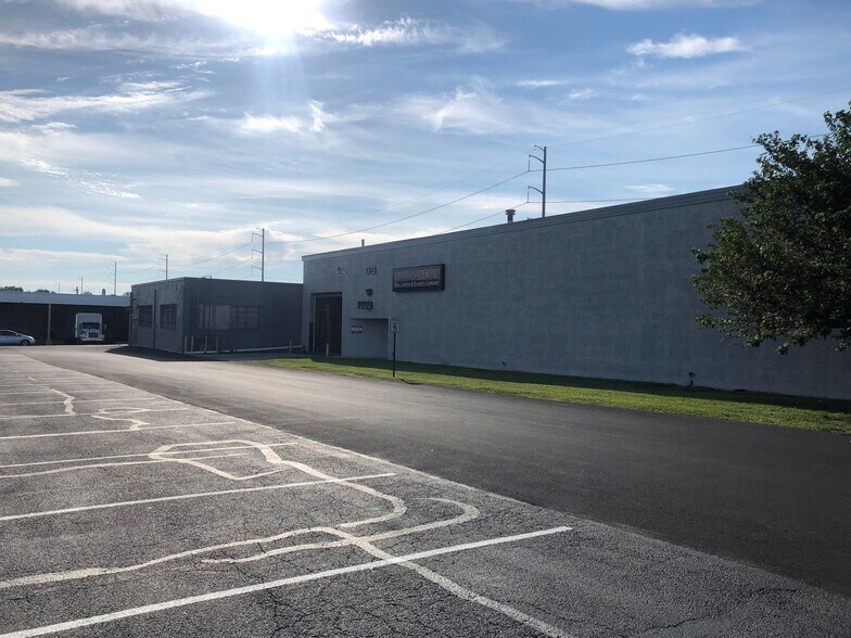 More Photos Of 500 Pine St, Holmes Unknown For Lease