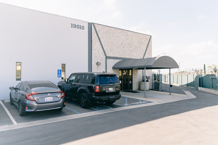 More Photos Of 19010 S Alameda St, Rancho Dominguez Distribution For Lease