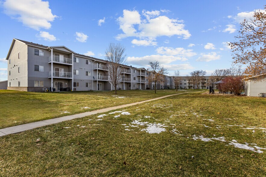 More Photos Of 200-208 E 39th St, South Sioux City Apartments For Sale