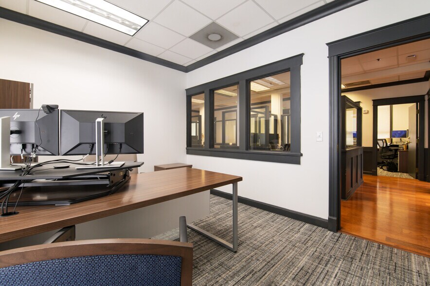 More Photos Of 442 W Kennedy Blvd, Tampa Office For Lease