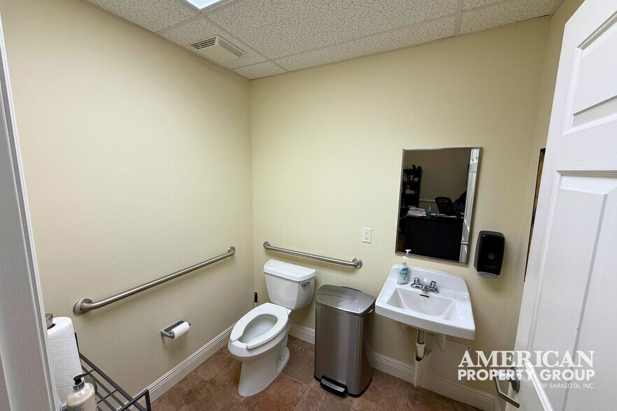 More Photos Of 5279-5283 Office Park Blvd, Bradenton Office For Sale