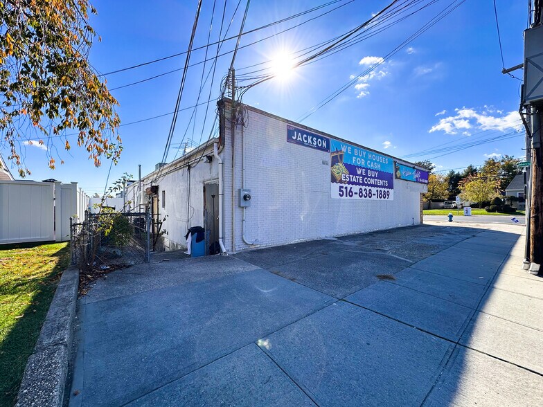 More Photos Of 751-753 Merrick Rd, Baldwin Storefront Retail Office For Lease